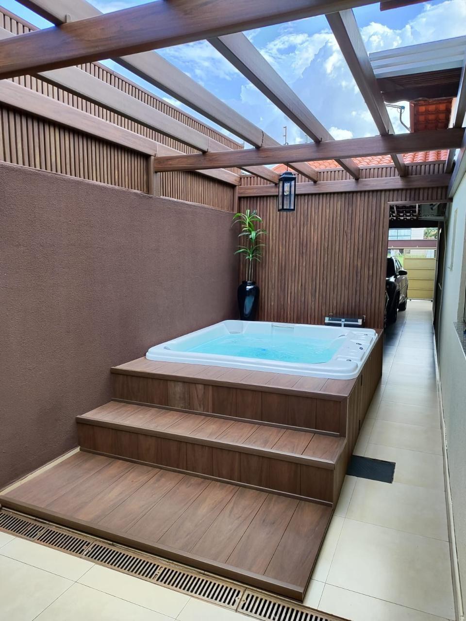 Deck e pergolado em área externa